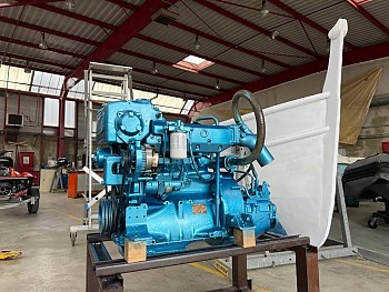 Moteur du pointu le ND du Mt Carmel Moteur du pointu le ND du Mt Carmel
