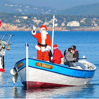 Arrivée du père Noël en bateau à Six Fours