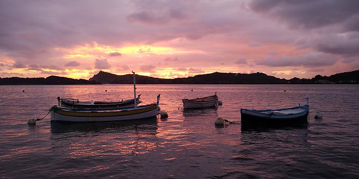 Coucher de soleil sur les Embiez, pointus dans la lagune du Brusc © Olivier MIL 