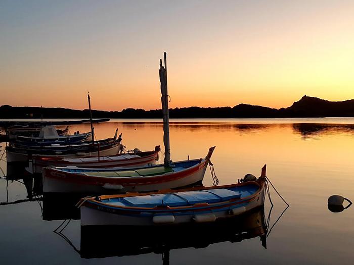 Coucher de soleil sur les pointus de la lagune - instagram/ce.que.sophie.voit