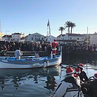 Arrivée du père Noël en Pointu au Brusc