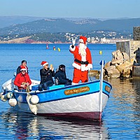 Arrivée du père Noël en bateau à Six Fours